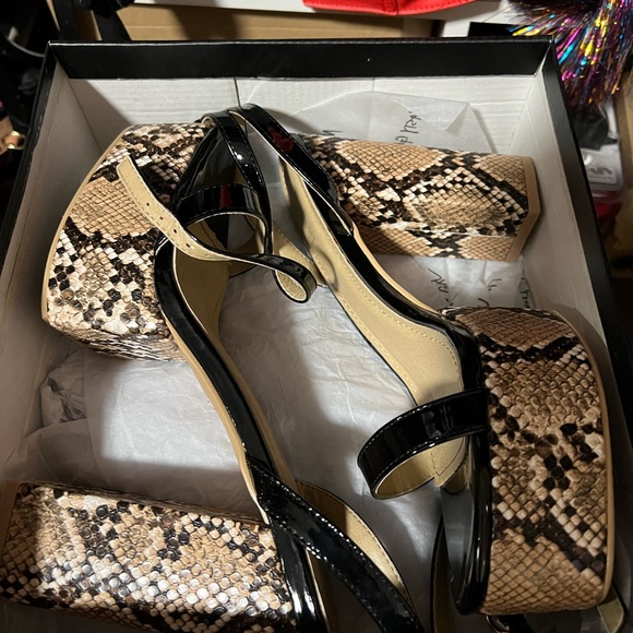 Nasty gal faux snake platforms - Picture 3 of 3